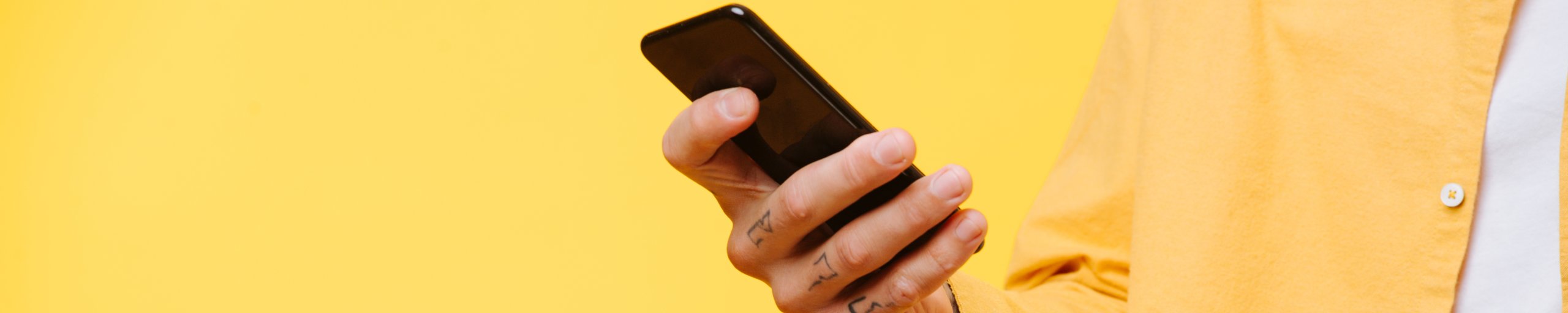 foto van hand met telefoon